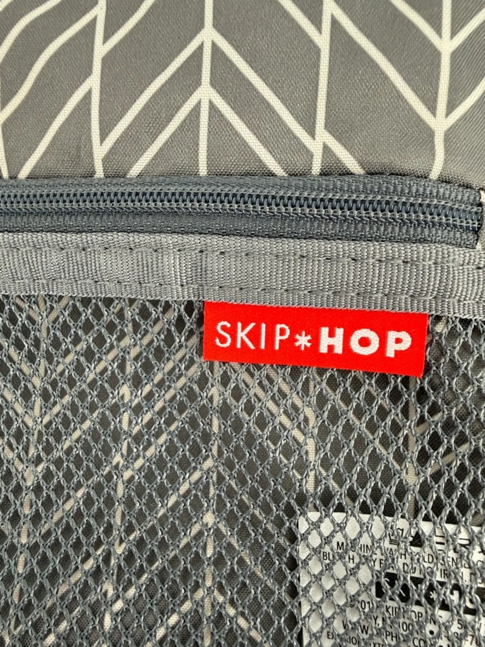 Skip Hop Gray Mesh Toiletry Wet/Dry Bag with Wrist Strap